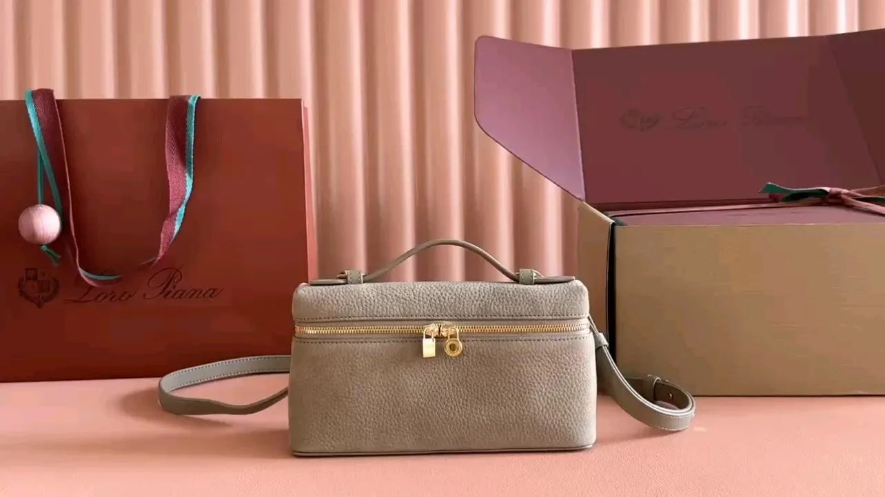 💋💋💋【Original leather configuration counter complete package】 𝐋𝐨𝐫𝐨 𝐏𝐢𝐚𝐧@ Extra pocket L19 series handbag/crossbody bag📦